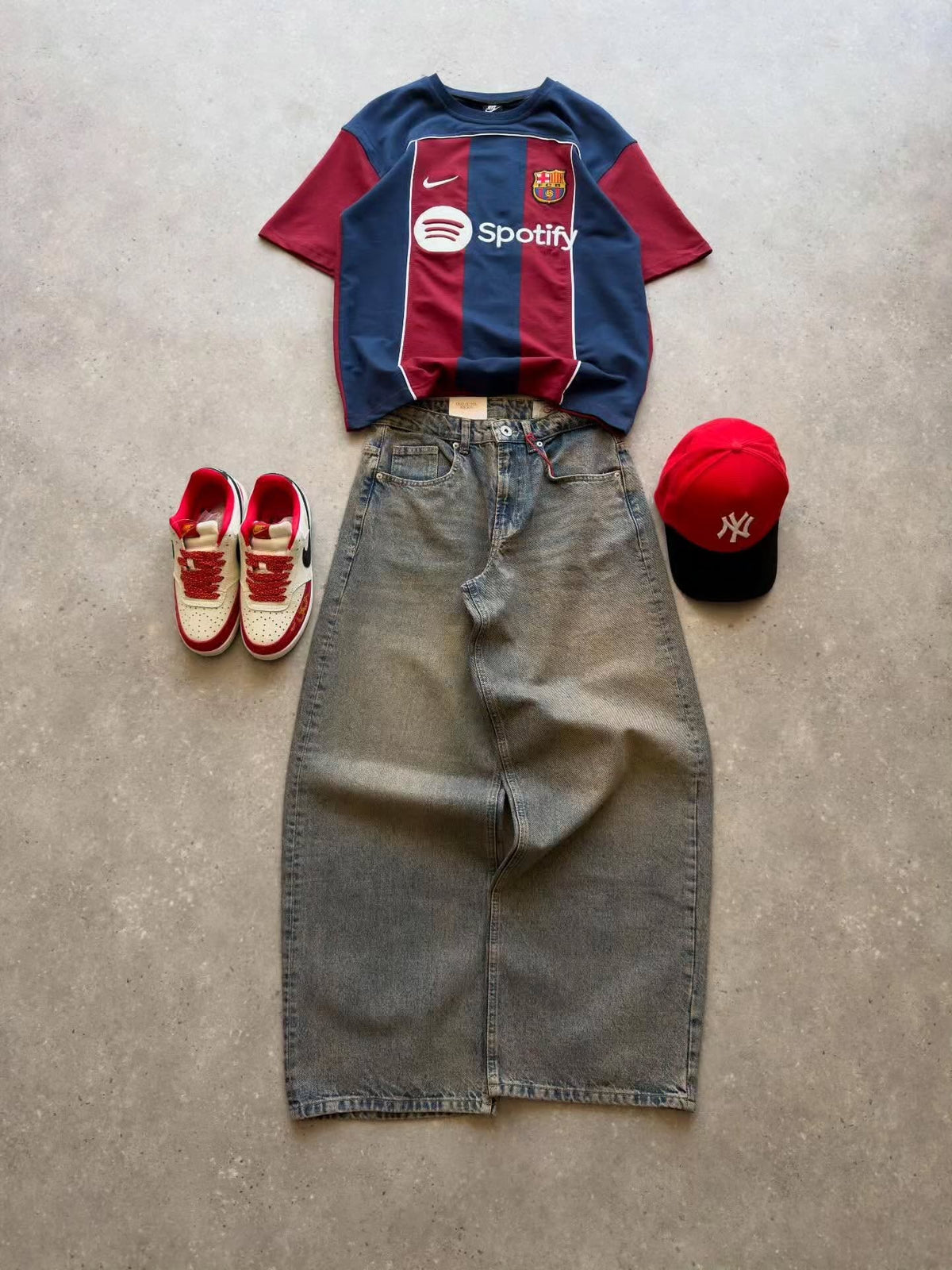 Men's Navy & Burgundy Graphic T-Shirt with Baggy Jeans & Cap Set